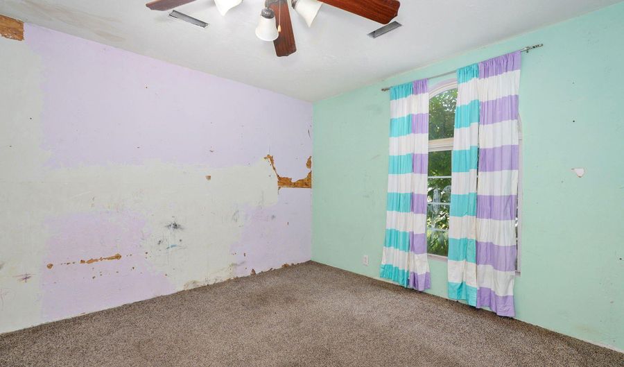 427 Morgan Ave, Aurora, MO 65605 - 2 Beds, 1 Bath