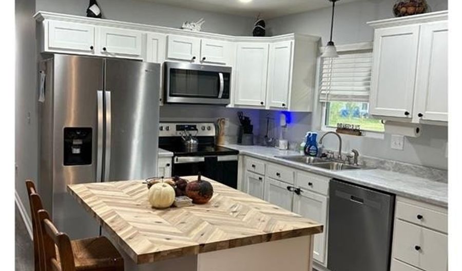153 S 6th St, Austin, IN 47102 - 3 Beds, 2 Bath