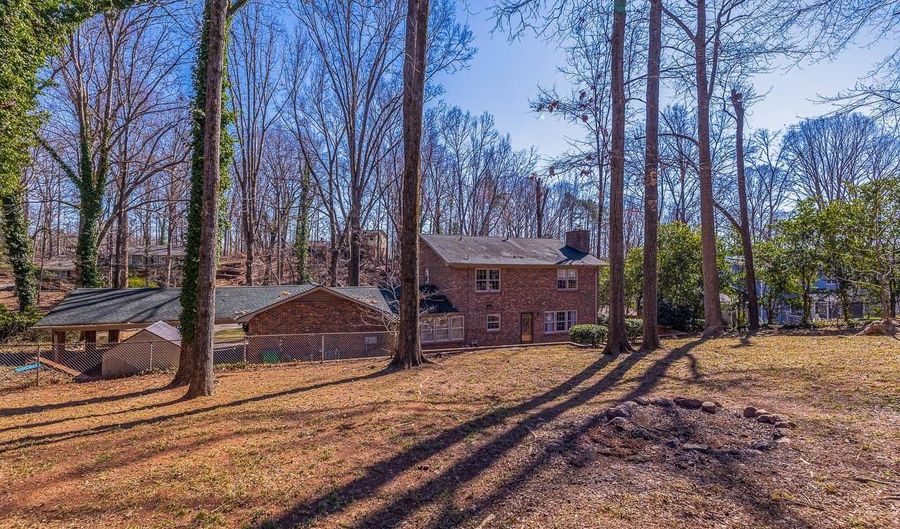 263 Fairlane Dr, Spartanburg, SC 29307 - 4 Beds, 3 Bath