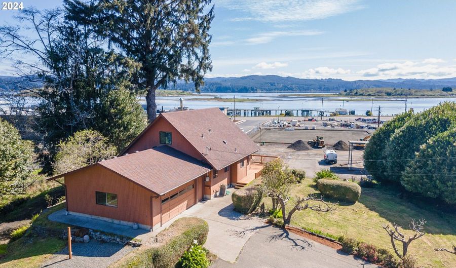 2300 N 10TH St, Coos Bay, OR 97420 - 3 Beds, 2 Bath