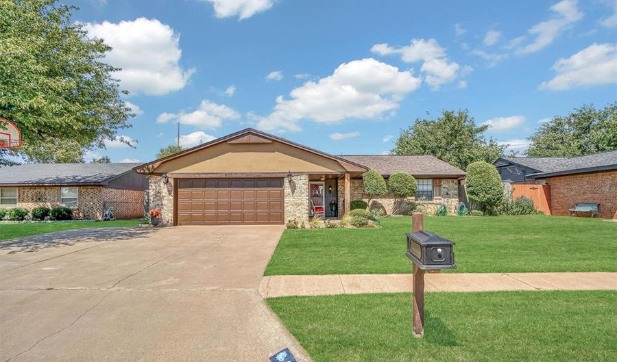 605 Comanche Trl, Altus, OK 73521 - 3 Beds, 3 Bath