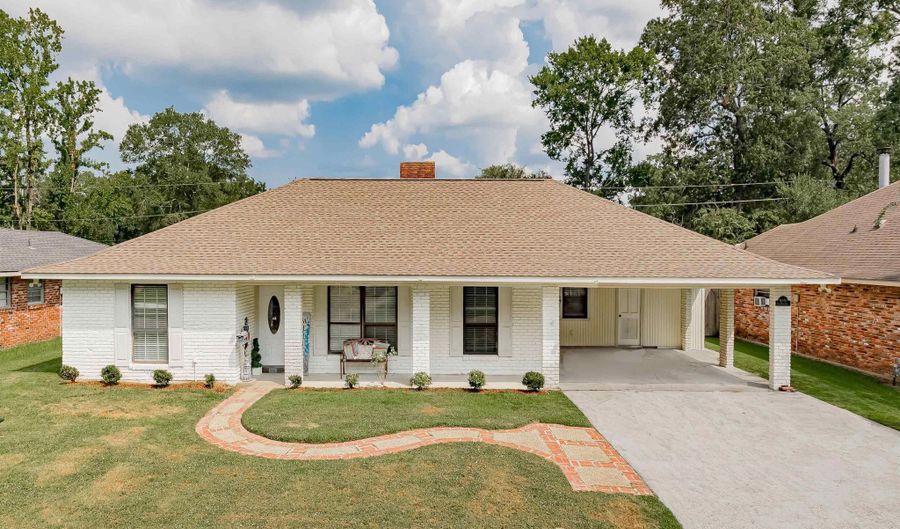 11049 E Vieux Dr, Baton Rouge, LA 70815 - 4 Beds, 4 Bath