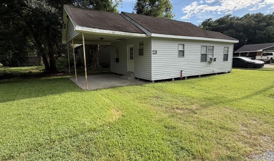 801 S East St, Abbeville, LA 70510 - 2 Beds, 1 Bath