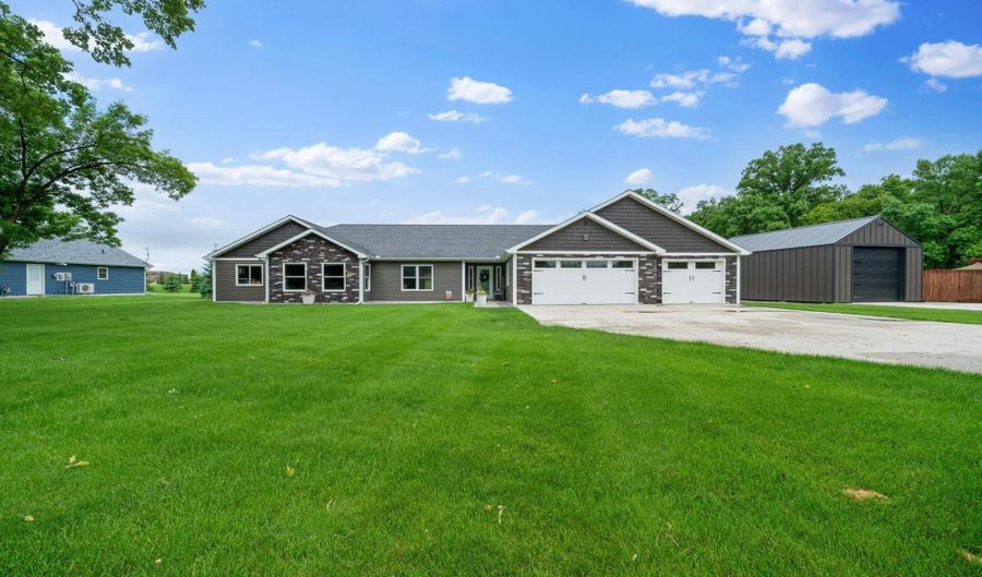 4024 Rosewood Ln SE, Alexandria, MN 56308 - 4 Beds, 3 Bath