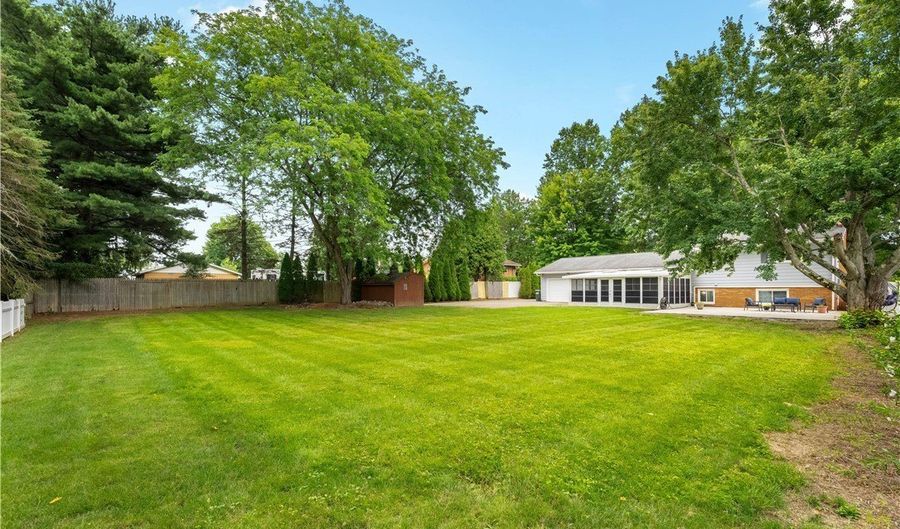 13795 Overcrest St NE, Alliance, OH 44601 - 3 Beds, 2 Bath