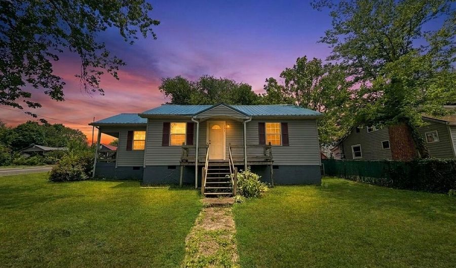1037 Jones St, Athens, TN 37303 - 3 Beds, 1 Bath