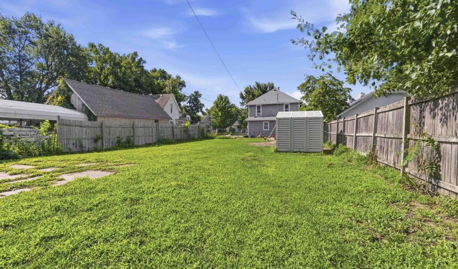 319 NE 6th St, Abilene, KS 67410 - 4 Beds, 1 Bath