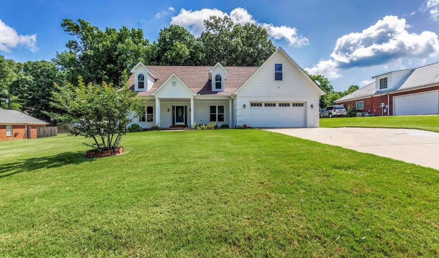 148 CLAIRE Dr, Atoka, TN 38004 - 4 Beds, 4 Bath