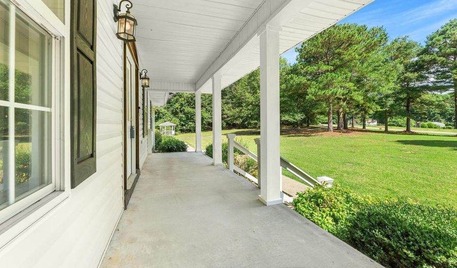 665 Center Of The World, Canon, GA 30520 - 3 Beds, 2 Bath