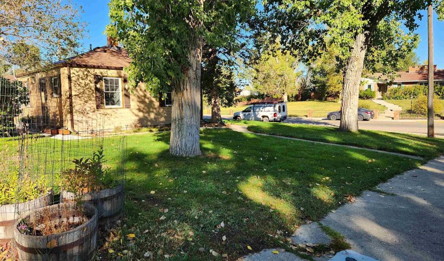 203 W 15th St, Casper, WY 82601 - 2 Beds, 1 Bath