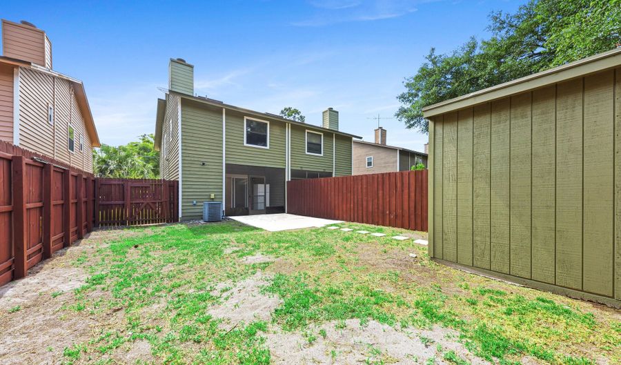 1927 MAIN St, Atlantic Beach, FL 32233 - 3 Beds, 3 Bath