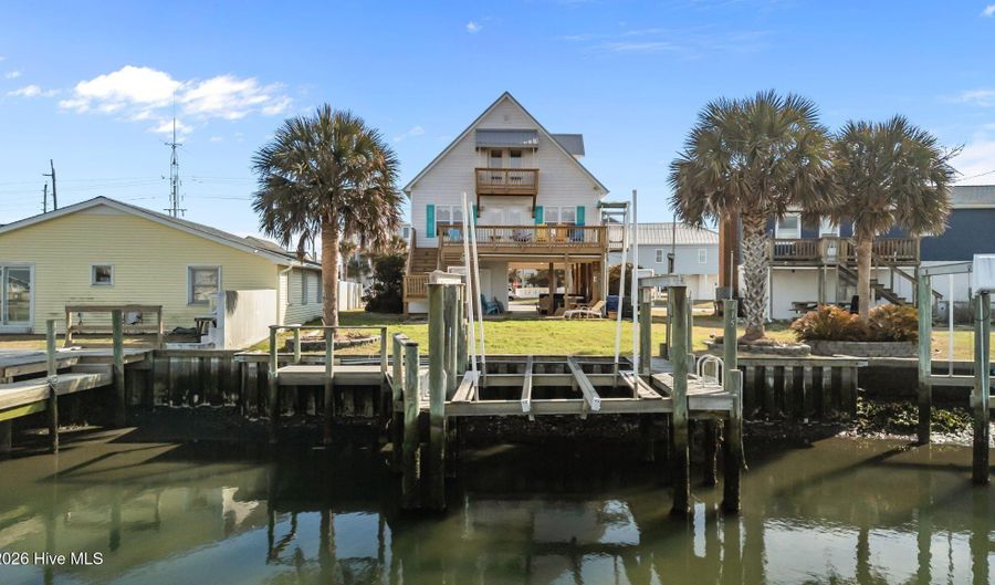 215 E Ft Macon Rd, Atlantic Beach, NC 28512 - 2 Beds, 2 Bath