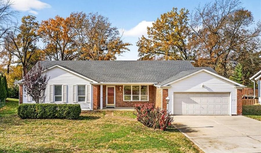 501 Nottingham Dr, Ballwin, MO 63011 - 3 Beds, 2 Bath