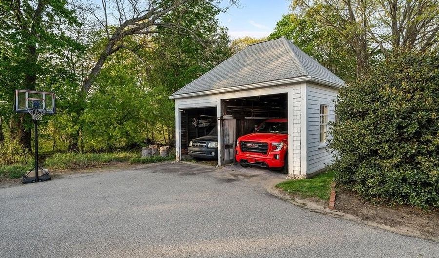 95 Saint Paul St, North Smithfield, RI 02896 - 7 Beds, 4 Bath