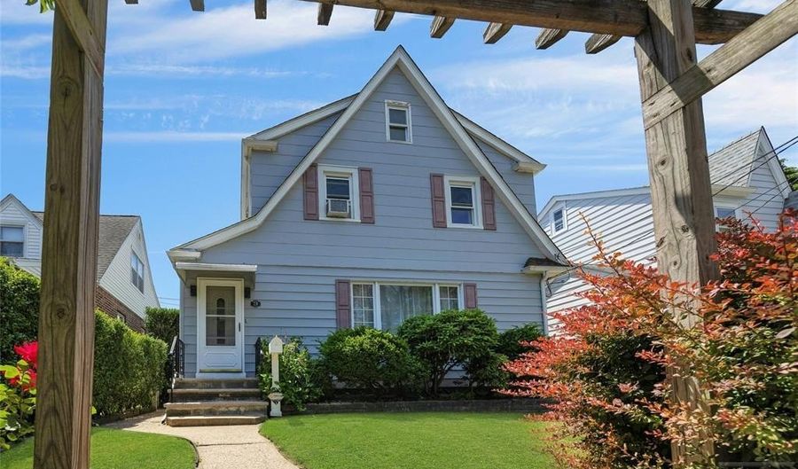 28 Sylvan Ave, Bergenfield, NJ 07621 - 3 Beds, 2 Bath