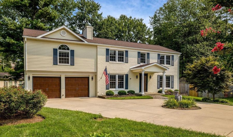 4003 KLOMAN St, Annandale, VA 22003 - 6 Beds, 4 Bath