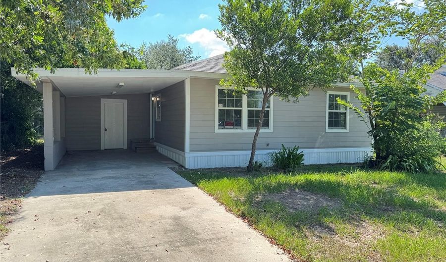 513 ORANGE St, Auburndale, FL 33823 - 2 Beds, 1 Bath