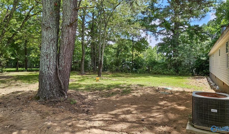 20082 Poff Ln, Athens, AL 35612 - 4 Beds, 2 Bath