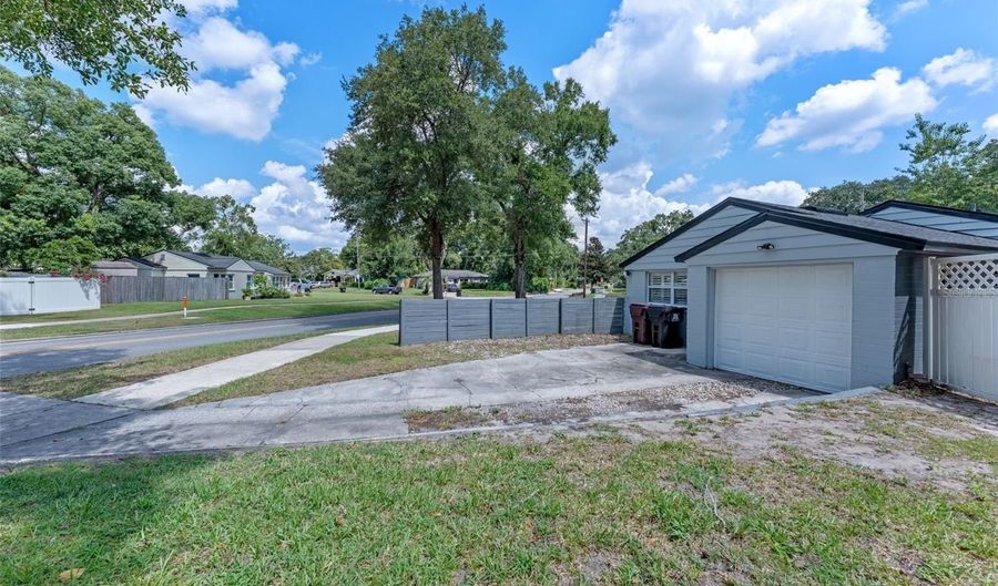 433 N HAMPTON Ave, Orlando, FL 32803 - 2 Beds, 1 Bath