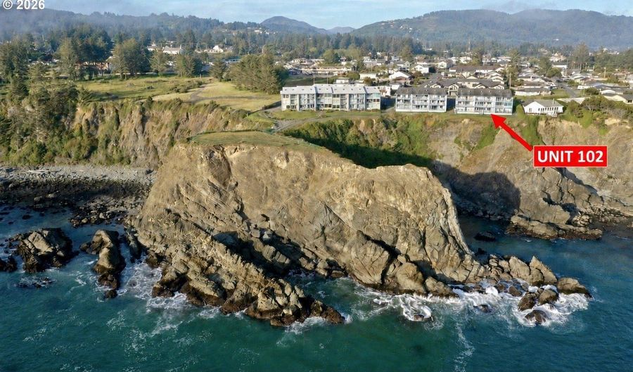 1303 MOORE St 102, Brookings, OR 97415 - 2 Beds, 2 Bath