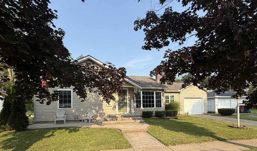 203 N Cross St, Angola, IN 46703 - 2 Beds, 1 Bath
