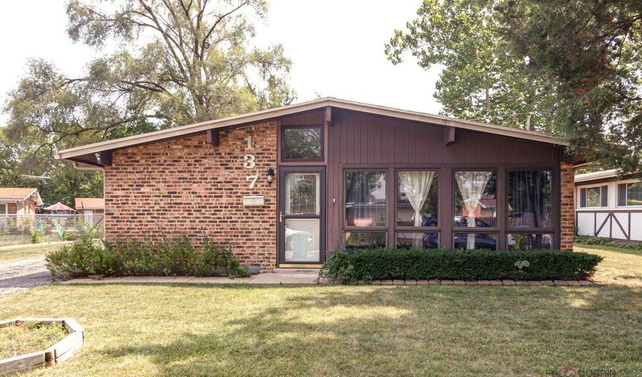 137 N Highview Ave, Addison, IL 60101 - 3 Beds, 1 Bath