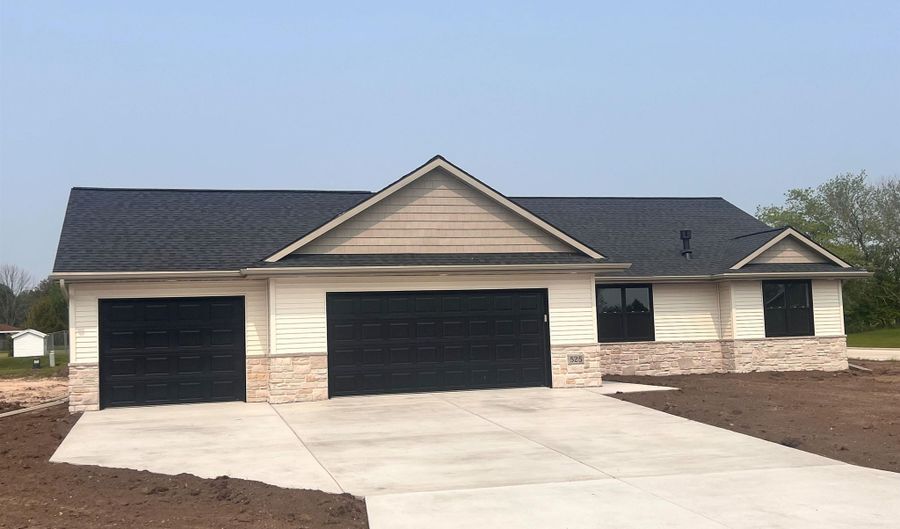 525 KIRKLAND Ave, Algoma, WI 54201 - 3 Beds, 2 Bath