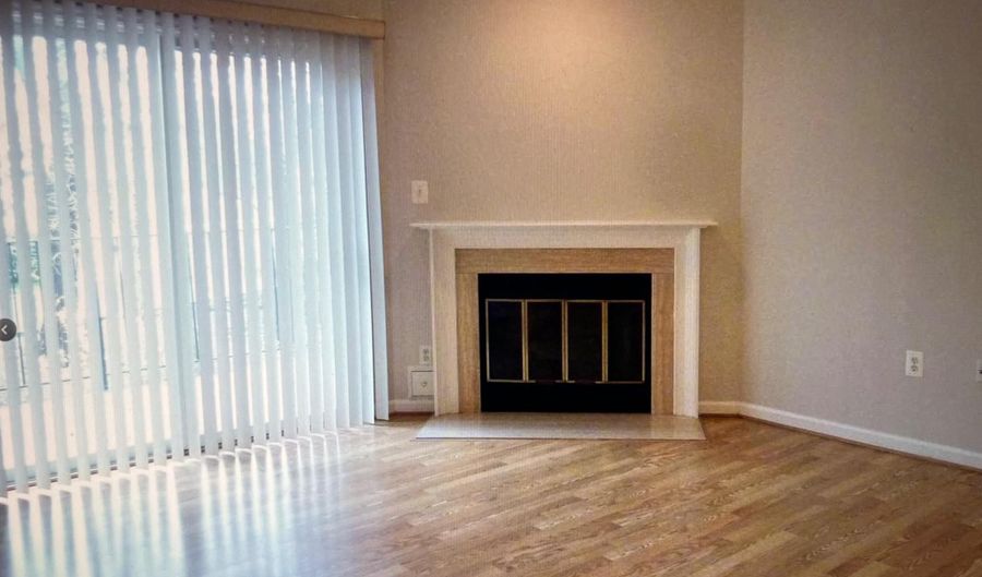 7256 GLEN HOLLOW Court Unit 56/3 56/3, Annandale, VA 22003 - 2 Beds, 2 Bath