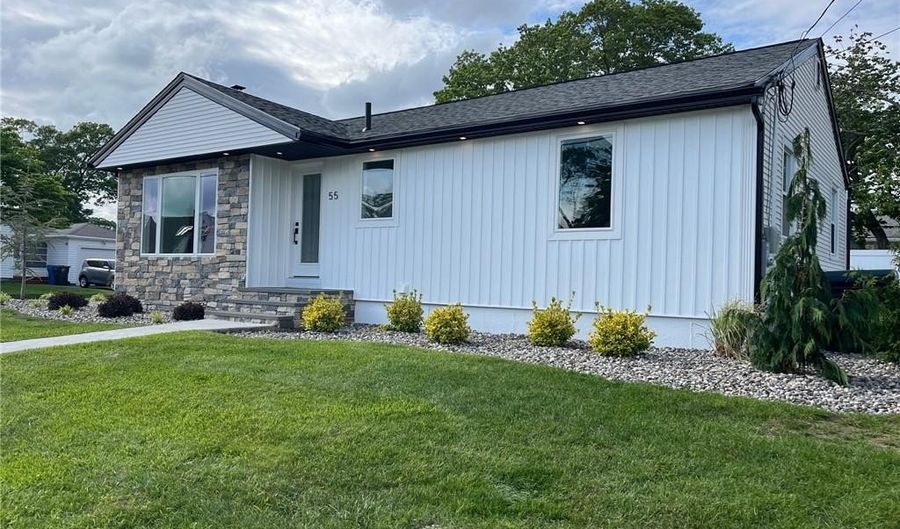 55 Brookfield Dr, Cranston, RI 02920 - 2 Beds, 2 Bath