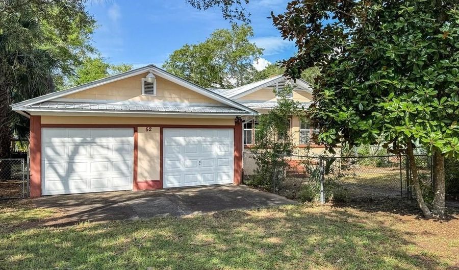 52 17th St, Apalachicola, FL 32320 - 3 Beds, 1 Bath