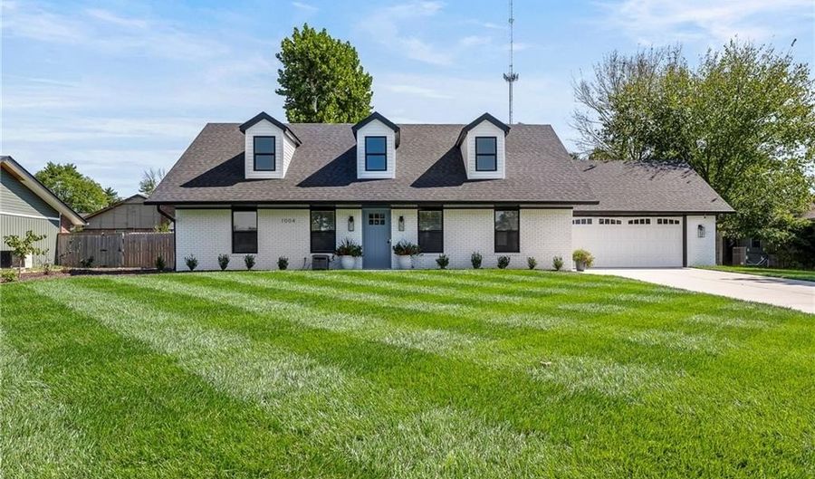 1004 Robin Haven Dr, Bentonville, AR 72712 - 4 Beds, 3 Bath
