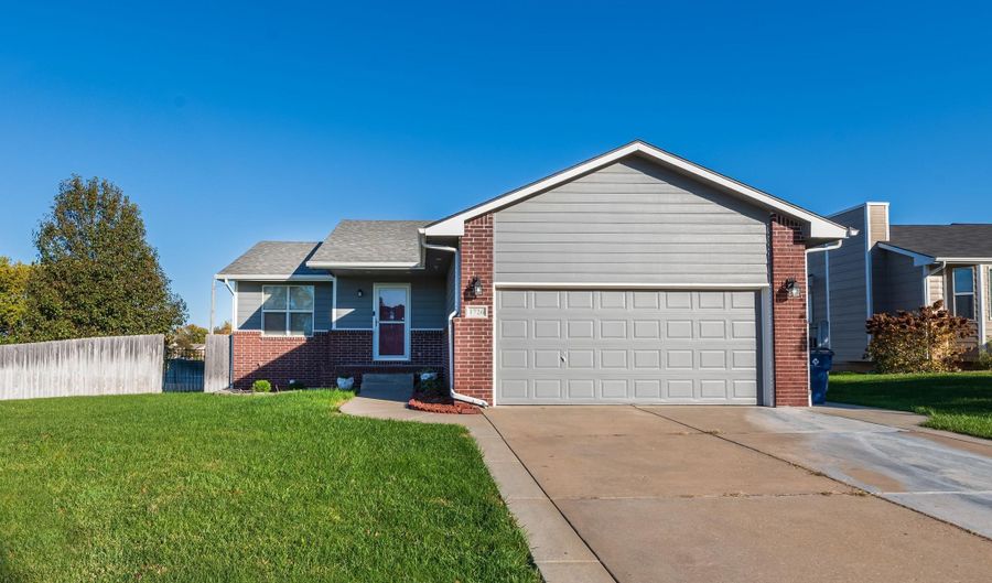 1726 N Black Oak Ct, Andover, KS 67002 - 5 Beds, 3 Bath