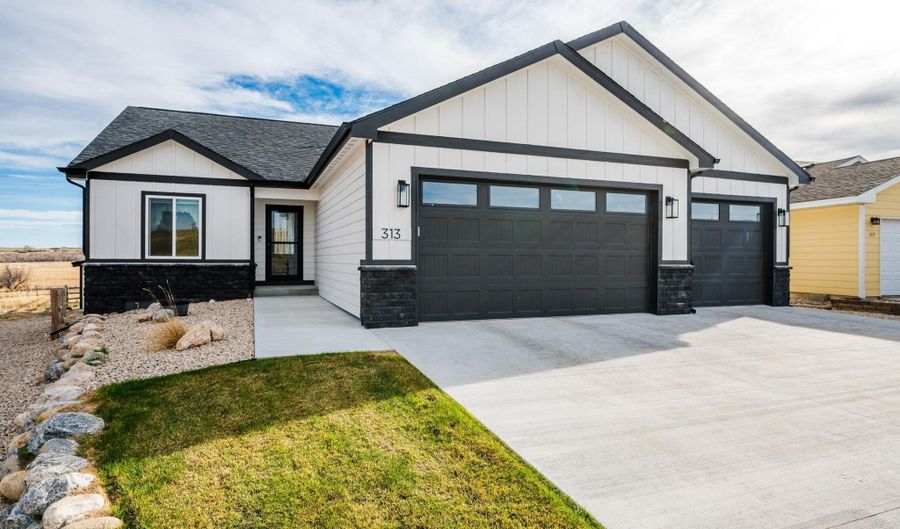 313 Rendezvous St, Buffalo, WY 82834 - 3 Beds, 2 Bath