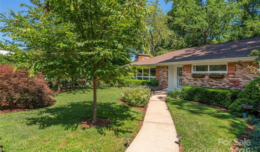 24 Woodcrest Rd, Asheville, NC 28804 - 4 Beds, 3 Bath