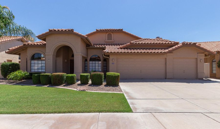 1585 W HONEYSUCKLE Ln, Chandler, AZ 85248 - 4 Beds, 2 Bath