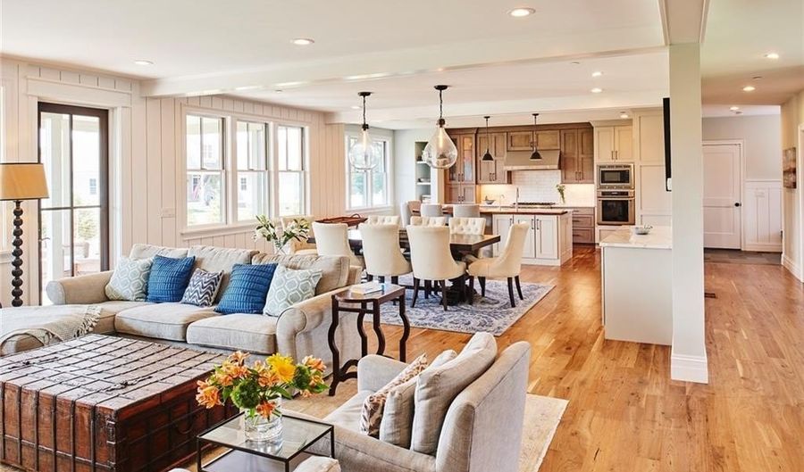 03 Highland Woods Dr, East Greenwich, RI 02818 - 4 Beds, 3 Bath
