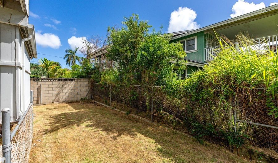 664 Kihapai St, Kailua, HI 96734 - 6 Beds, 3 Bath
