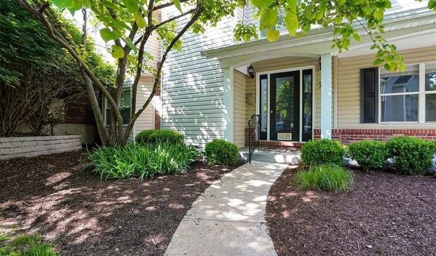 712 Woodside Trails Dr 102, Ballwin, MO 63021 - 2 Beds, 2 Bath