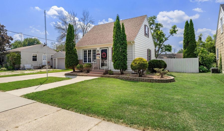 302 16th St SE, Austin, MN 55912 - 2 Beds, 2 Bath