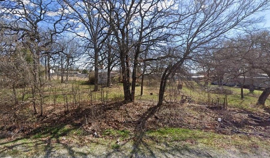 221 Shady Oaks, Azle, TX 76085 - 2 Beds, 1 Bath