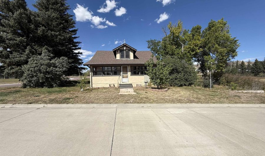 202 5TH St, Chugwater, WY 82210 - 5 Beds, 1 Bath