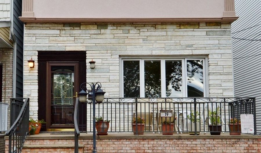 19 W 32ND St 1, Bayonne, NJ 07002 - 2 Beds, 1 Bath