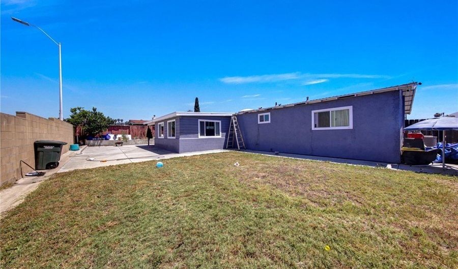 910 Saint George Ct, Spring Valley, CA 91977 - 4 Beds, 2 Bath