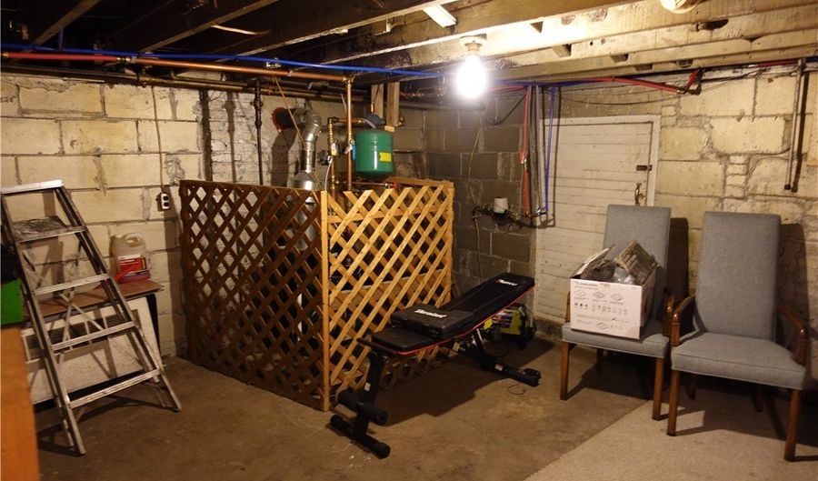 420 422 Sarah St, Aliquippa, PA 15001 - 0 Beds, 0 Bath