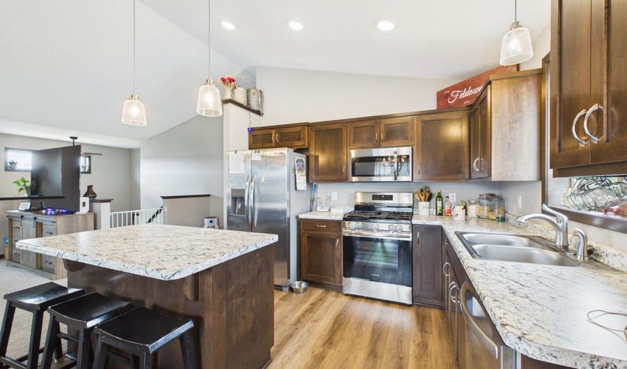 114 Collina Cir, Avon, MN 56310 - 5 Beds, 2 Bath
