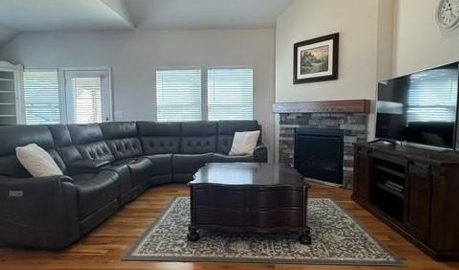16338 Lois Ln, Basehor, KS 66007 - 4 Beds, 3 Bath