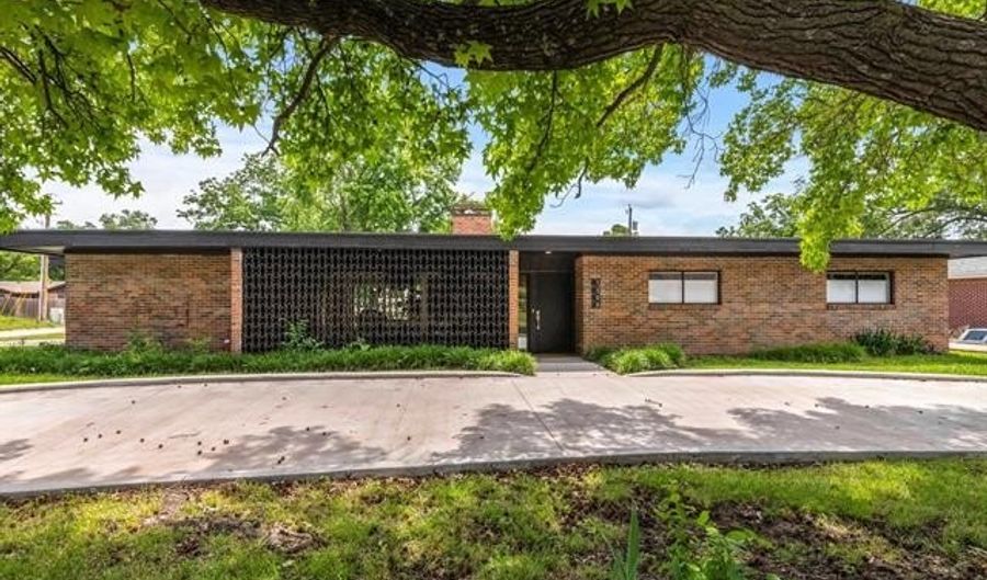 1500 Harris Dr, Bartlesville, OK 74006 - 3 Beds, 2 Bath
