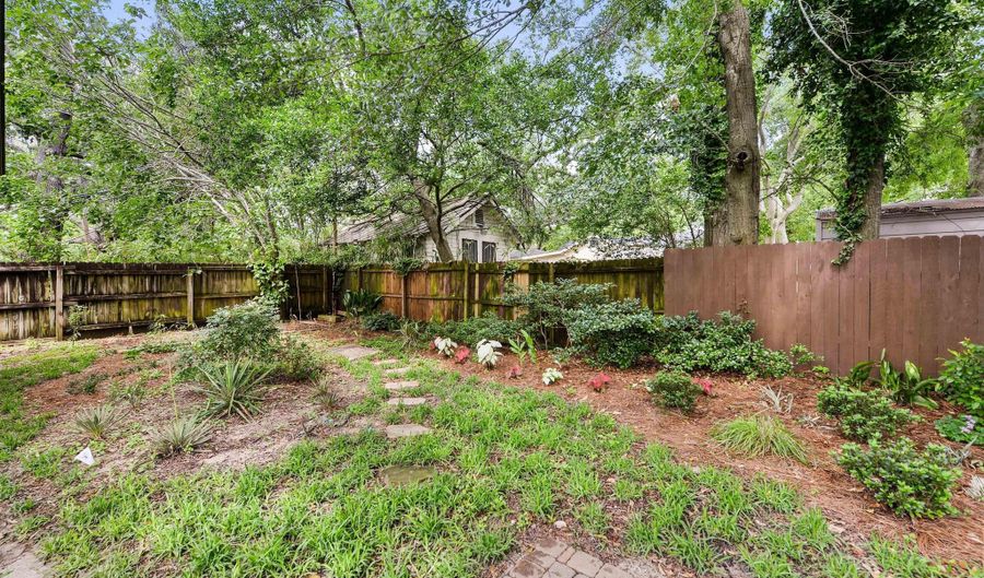 210 Seal Ave, Biloxi, MS 39530 - 2 Beds, 2 Bath