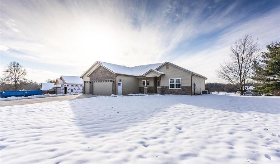 9 Fairway Ct, Alton, IL 62002 - 4 Beds, 4 Bath