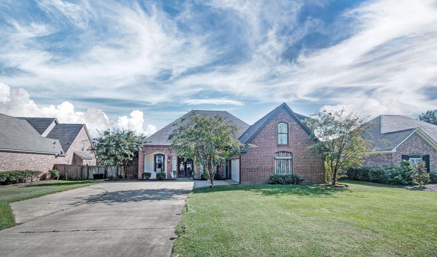 542 Holly Bush Rd, Brandon, MS 39047 - 5 Beds, 4 Bath